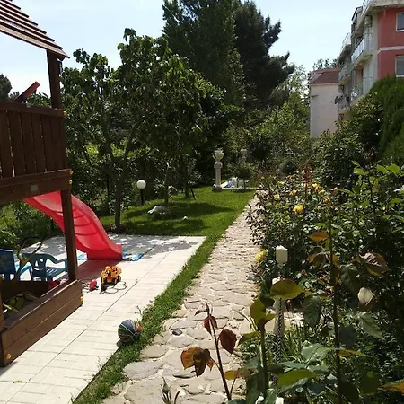 Sunny Houm Апартамент *