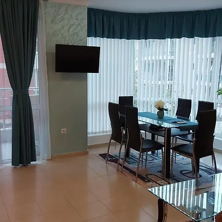 Sunny Houm Апартамент *
