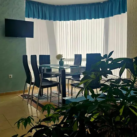 Sunny Houm Апартамент *